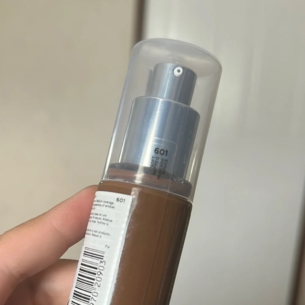 NWT Revlon 601 Soft Nutmeg Skin-Caring Illuminance Foundation 🌙 🌙